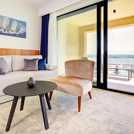 Luxury Riva Отель