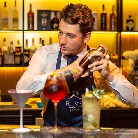 Отель Luxury Riva 5*