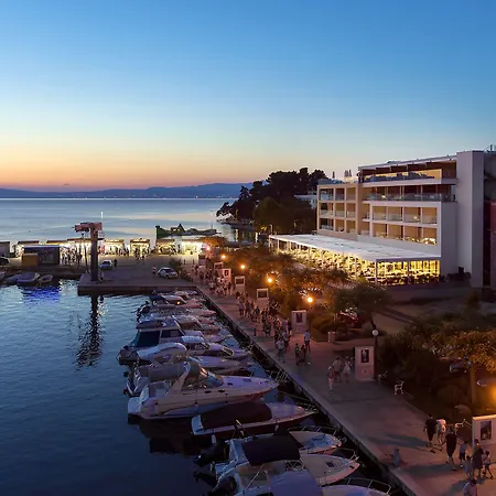 Luxury Riva Малинска